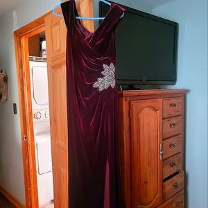 Evening dress, Velour wine color, size 8